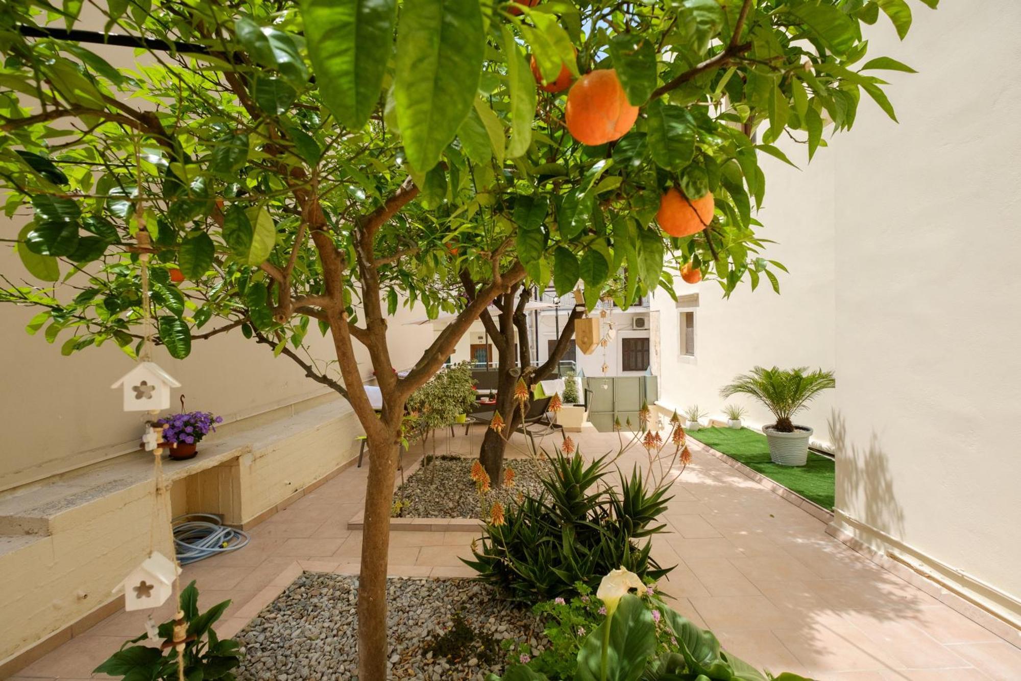 With Courtyard In Beating Heart Of Old Town! * Chania (Crete)